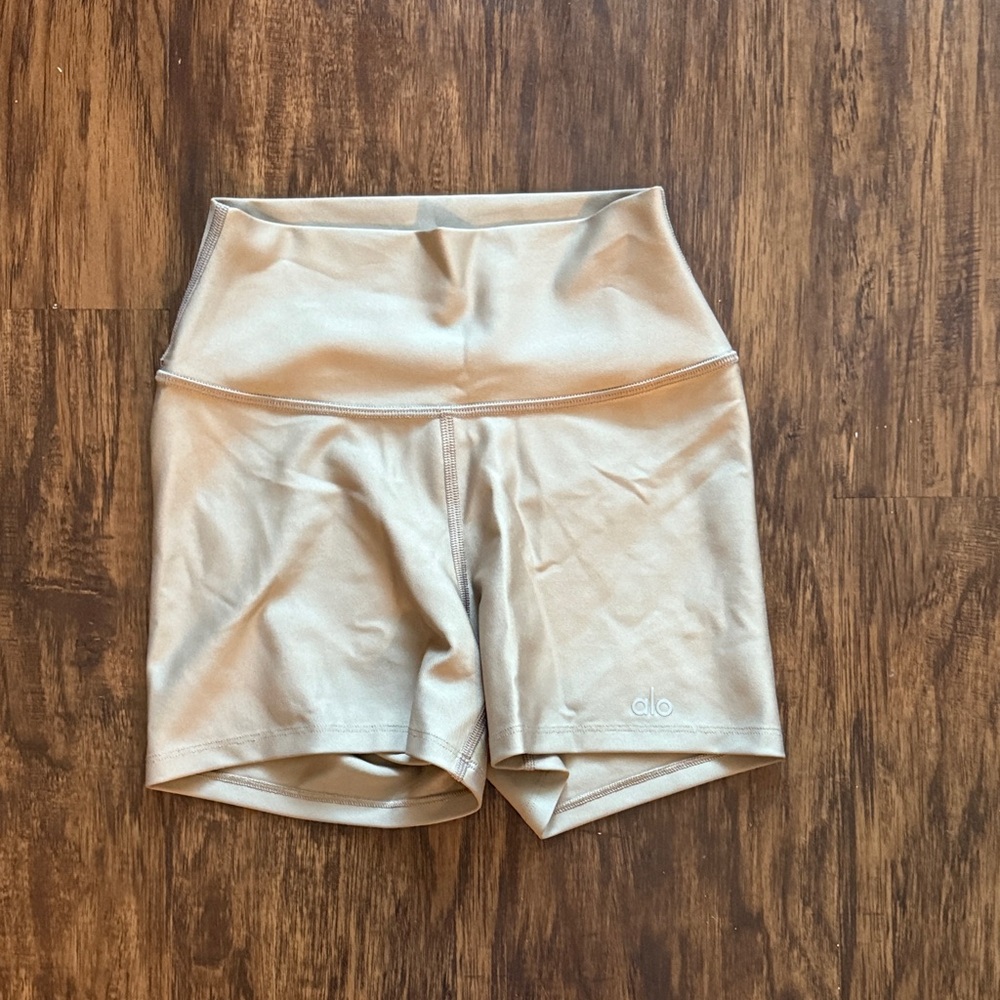 ALO Yoga Women's Beige Bike Shorts